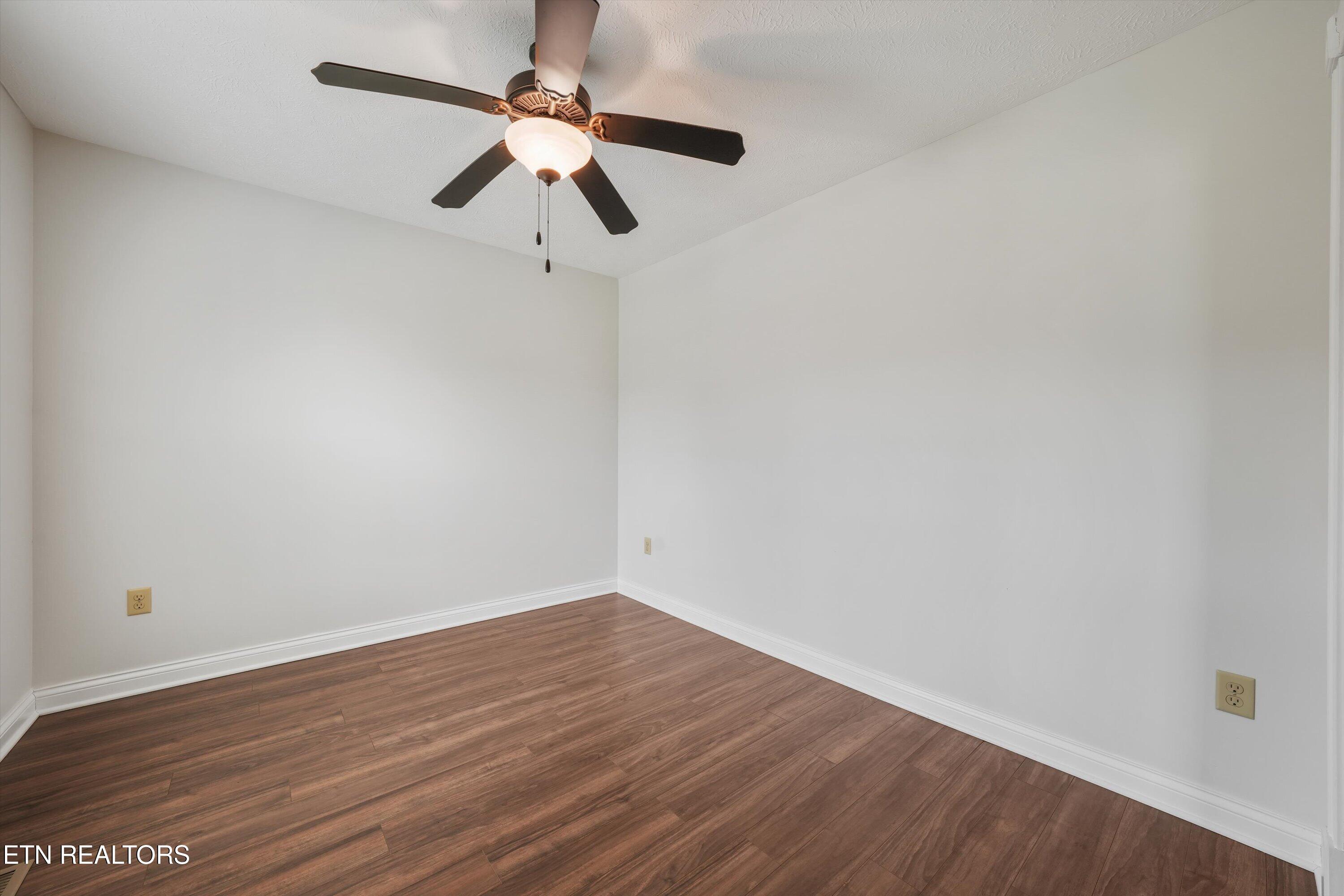 4516 Pleasant Ridge Road Knoxville, TN 37912 - Photo 16 of 24 4516-pleasant-ridge-bedroom-2