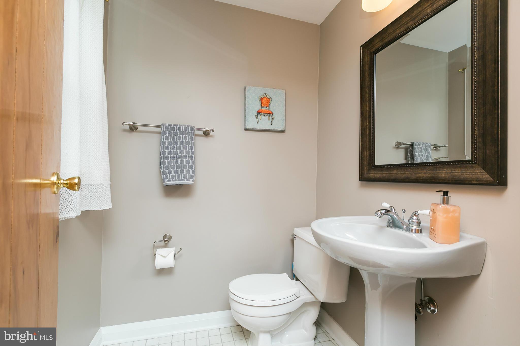214 Quaker Ridge Road Lutherville-Timonium, MD 21093 - Photo 22 of 29 powder room