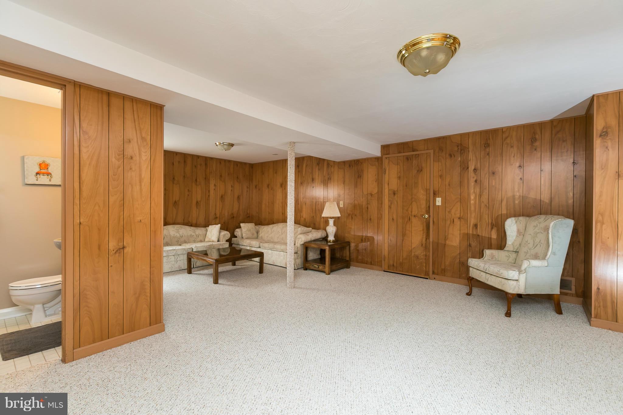 214 Quaker Ridge Road Lutherville-Timonium, MD 21093 - Photo 23 of 29 Family Room w/brand new Berber carpet