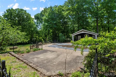 $871,250 | 425 Windwood Lake Drive, Cape Girardeau, MO 63701