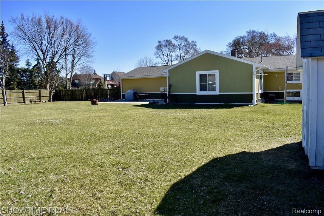 2350 Gerald Avenue Rochester, MI 48307 - Photo 25 of 27 DSC_0382.jpg