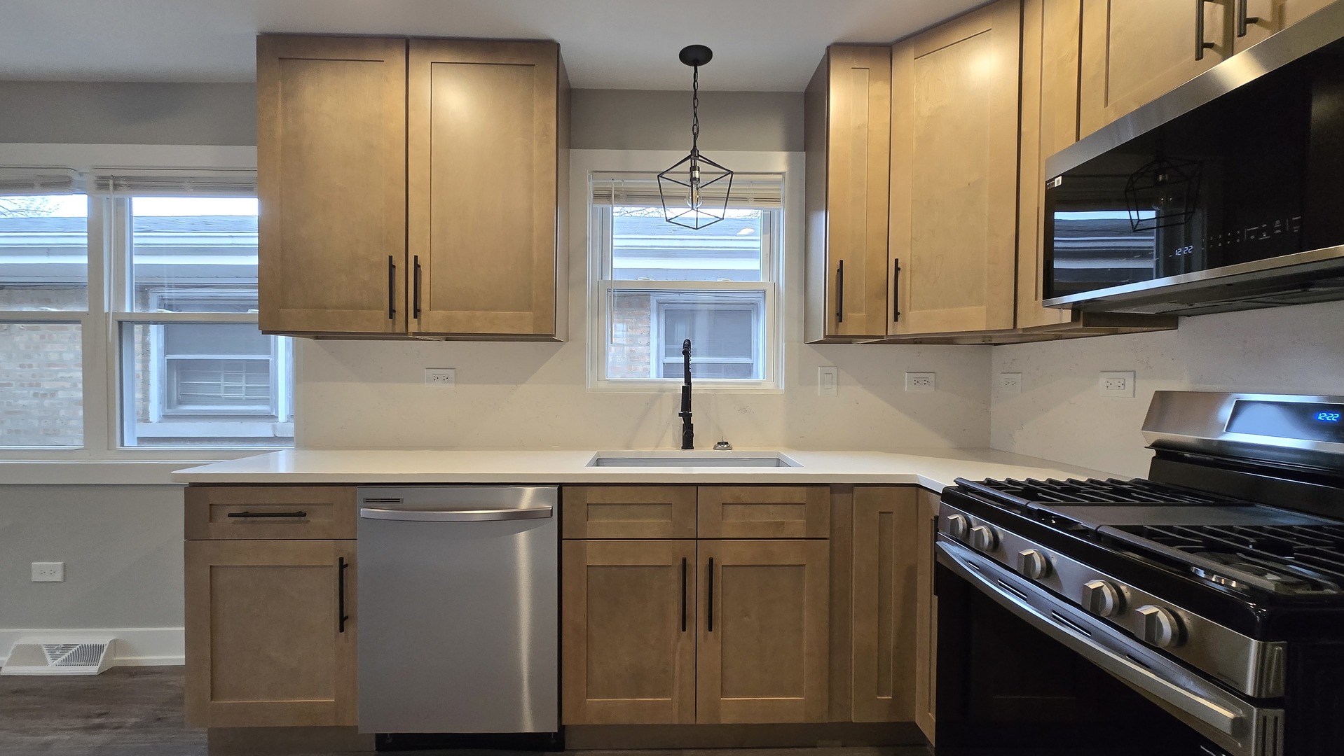 237 West 117th Street Chicago, IL 60628 - Photo 7 of 29