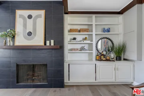 $1,950,000 | 5858 McDonie Avenue, Woodland Hills, CA 91367