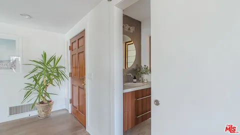 $1,950,000 | 5858 McDonie Avenue, Woodland Hills, CA 91367