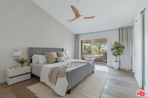 $1,950,000 | 5858 McDonie Avenue, Woodland Hills, CA 91367