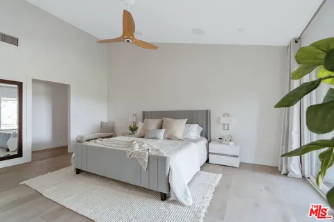 $1,950,000 | 5858 McDonie Avenue, Woodland Hills, CA 91367