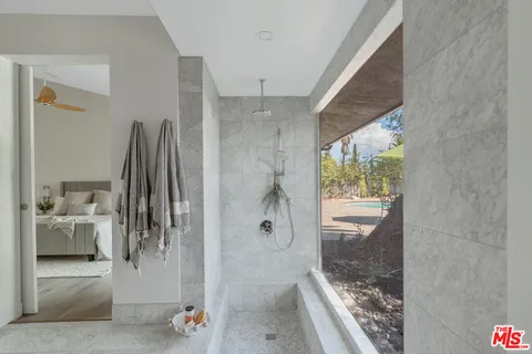 $1,950,000 | 5858 McDonie Avenue, Woodland Hills, CA 91367