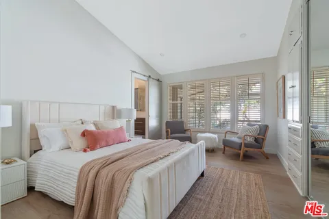 $1,950,000 | 5858 McDonie Avenue, Woodland Hills, CA 91367