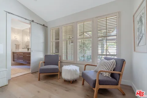 $1,950,000 | 5858 McDonie Avenue, Woodland Hills, CA 91367