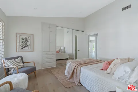 $1,950,000 | 5858 McDonie Avenue, Woodland Hills, CA 91367