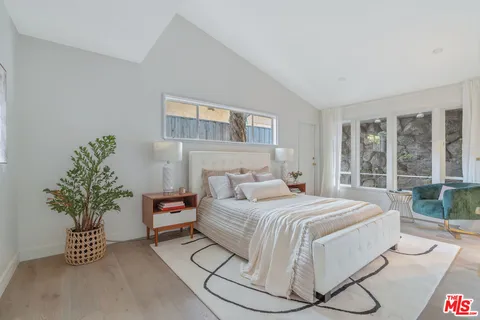 $1,950,000 | 5858 McDonie Avenue, Woodland Hills, CA 91367