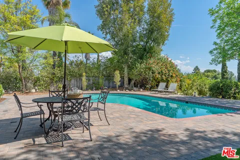 $1,950,000 | 5858 McDonie Avenue, Woodland Hills, CA 91367