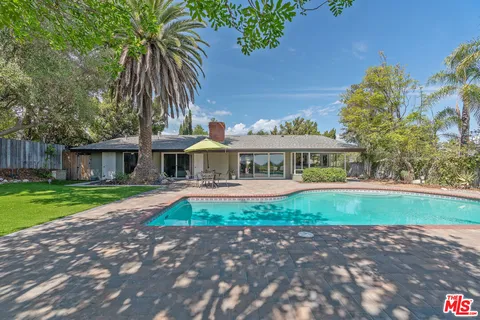 $1,950,000 | 5858 McDonie Avenue, Woodland Hills, CA 91367