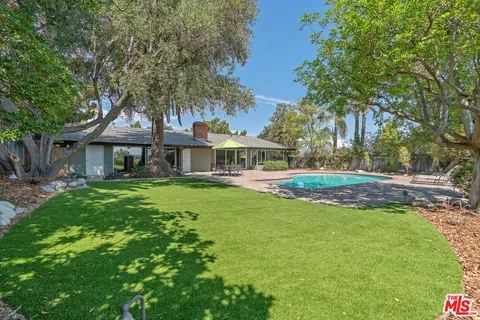 $1,950,000 | 5858 McDonie Avenue, Woodland Hills, CA 91367