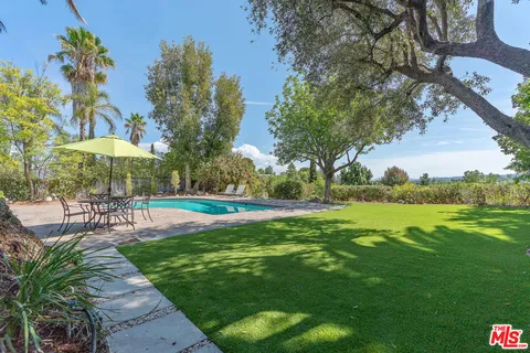$1,950,000 | 5858 McDonie Avenue, Woodland Hills, CA 91367