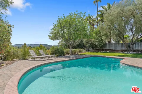 $1,950,000 | 5858 McDonie Avenue, Woodland Hills, CA 91367