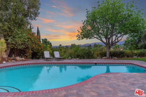 $1,950,000 | 5858 McDonie Avenue, Woodland Hills, CA 91367