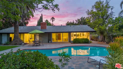 $1,950,000 | 5858 McDonie Avenue, Woodland Hills, CA 91367