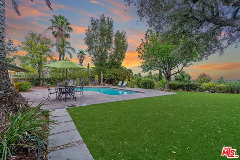 $1,950,000 | 5858 McDonie Avenue, Woodland Hills, CA 91367