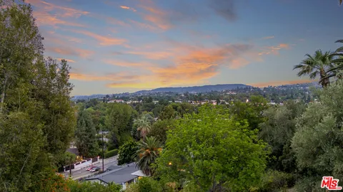 $1,950,000 | 5858 McDonie Avenue, Woodland Hills, CA 91367