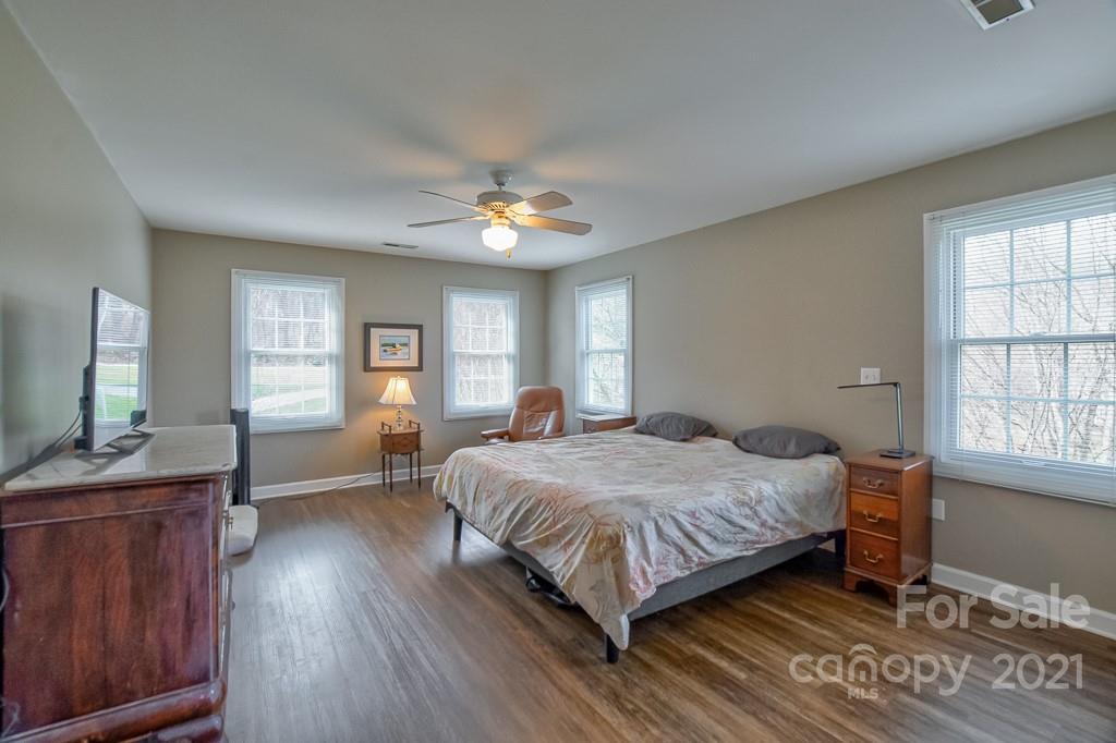 214 Smith Knolls Road Fairview, NC 28730 - Photo 15 of 48 Gallery Image 15