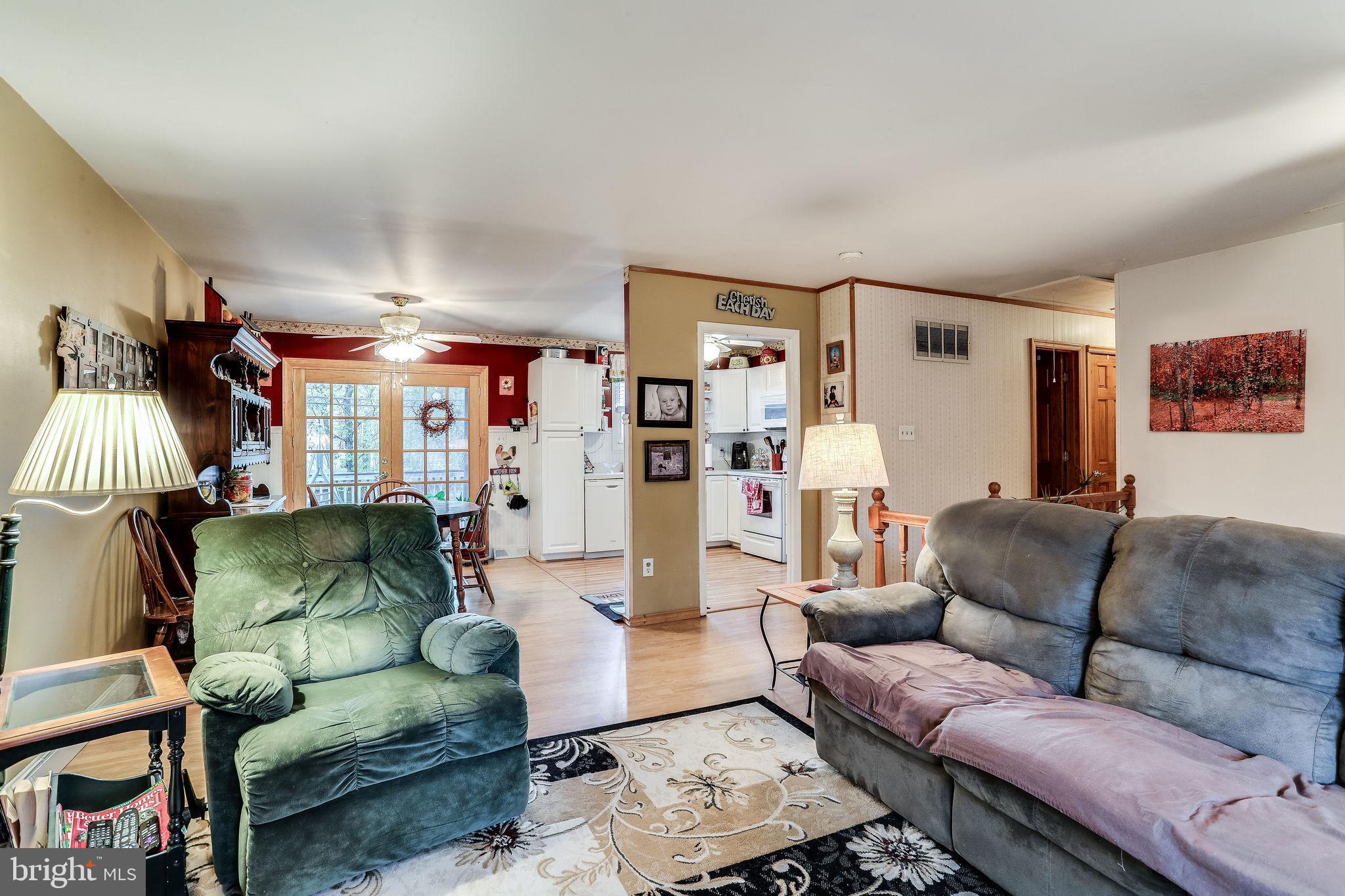 186 Circle Road Pasadena, MD 21122 - Photo 2 of 24