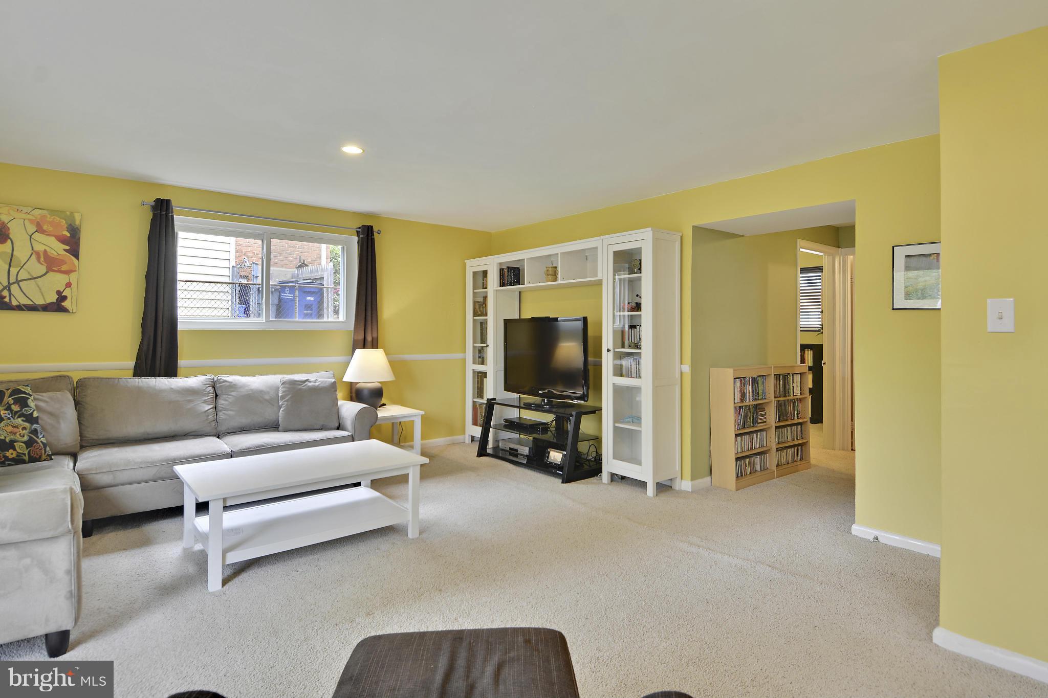812 Malta Lane Silver Spring, MD 20901 - Photo 12 of 30 Family Room