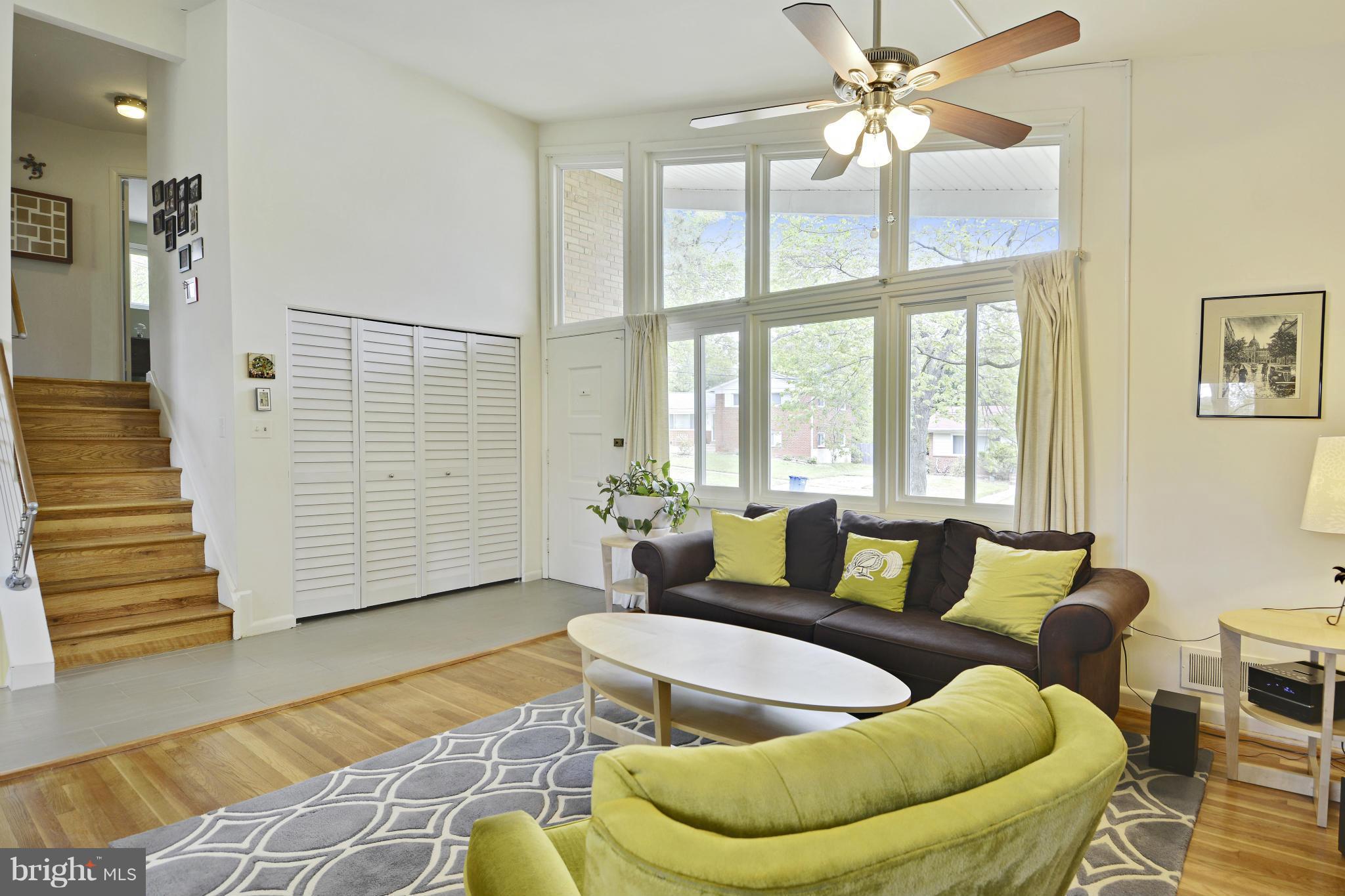 812 Malta Lane Silver Spring, MD 20901 - Photo 4 of 30 Living Room
