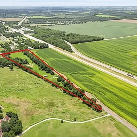 a view of a tennis court