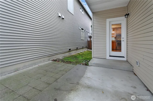 a view of a back yard of the house