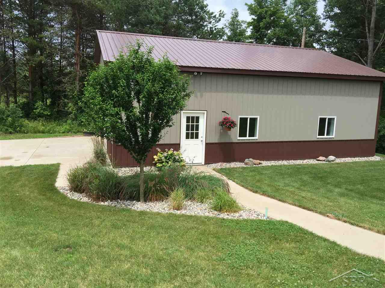 3733 South Fenmore Road Merrill, MI 48637 - Photo 4 of 38 31324965-3.JPG