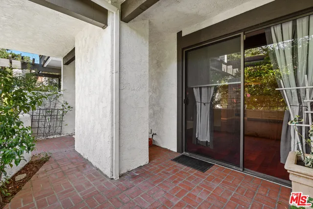 a view of entryway door