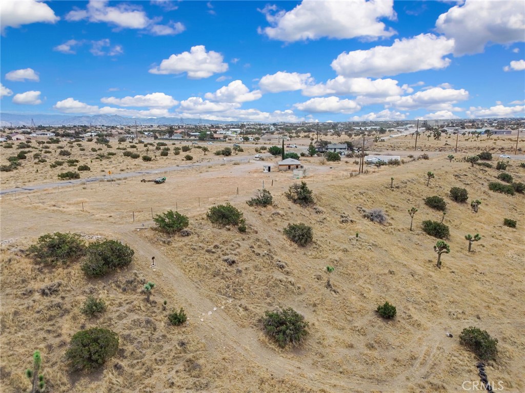 9770 Verbena Road Oak Hills, CA 92344 - Photo 9 of 16