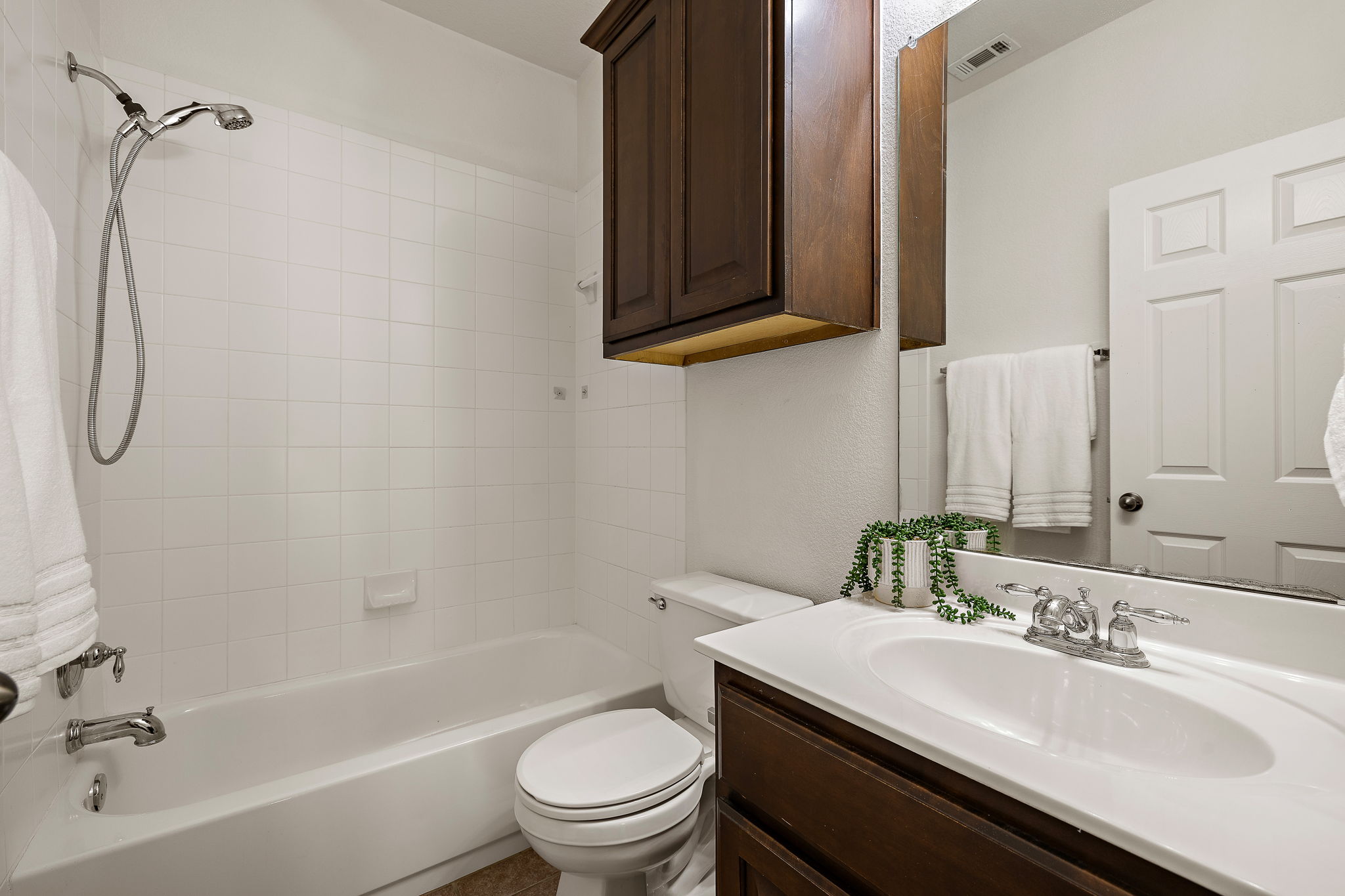 1115 Canyon Maple Road Pflugerville, TX 78660 - Photo 27 of 34 Full bathroom for guests