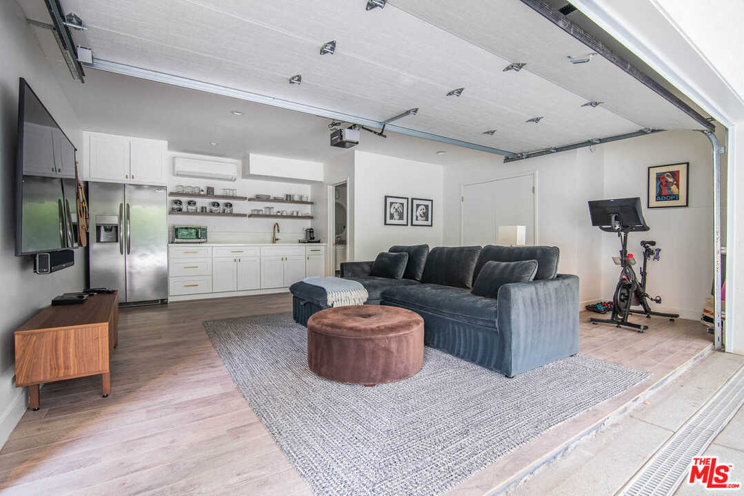 1736 North Beverly Drive Beverly Hills, CA 90210 - Photo 13 of 17