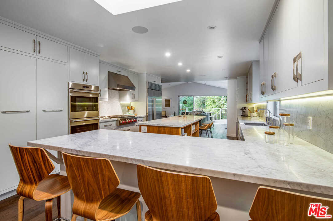 1736 North Beverly Drive Beverly Hills, CA 90210 - Photo 3 of 17