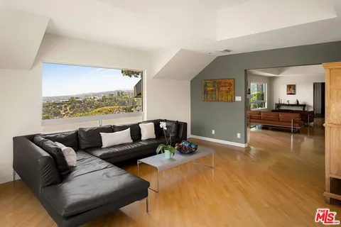 $6,995,000 | 1270 Lago Vista Drive, Beverly Hills, CA 90210
