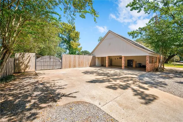 $585,000 | 5244 St Germain Boulevard, Alexandria, LA 71303