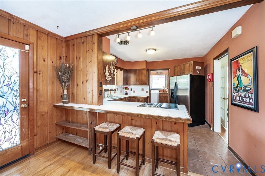 7407 Biscayne Road Henrico, VA 23294 - Photo 21 of 40 a large kitchen with a table and chairs