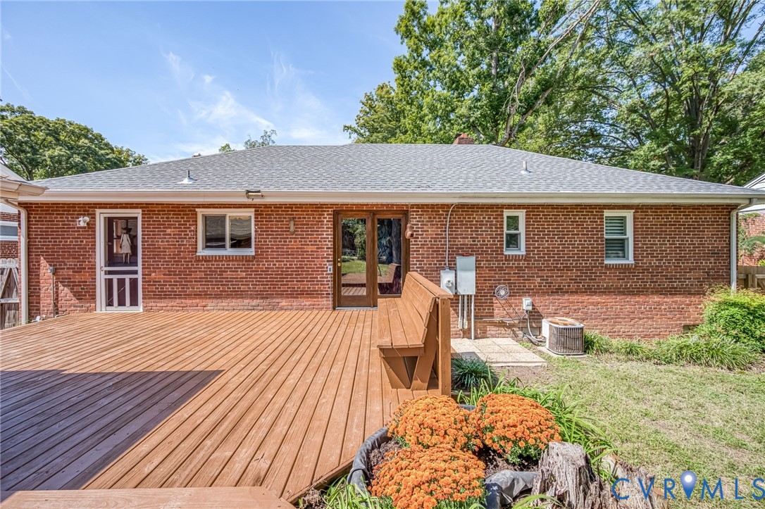 7407 Biscayne Road Henrico, VA 23294 - Photo 34 of 40 a front view of house with yard