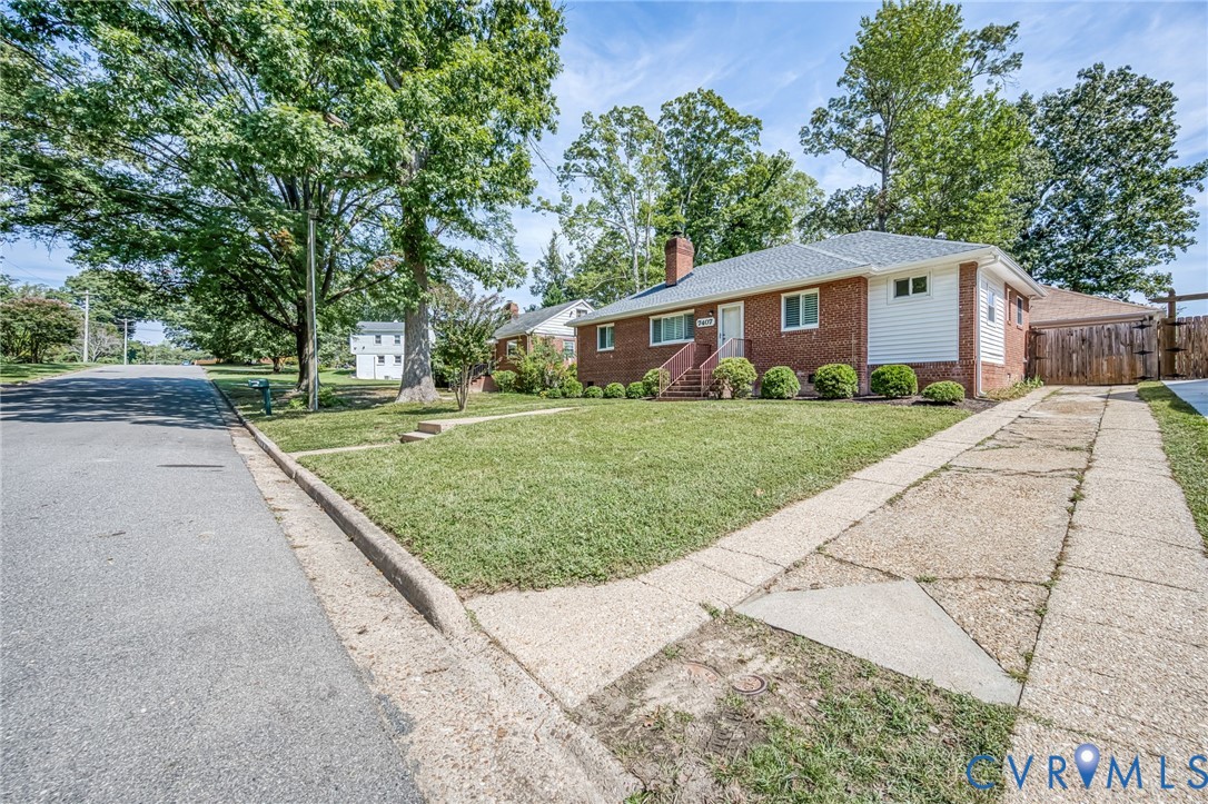 7407 Biscayne Road Henrico, VA 23294 - Photo 4 of 40 a view of a back yard of the house
