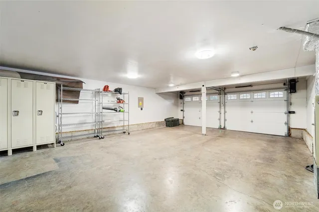 a view of a livingroom with closet