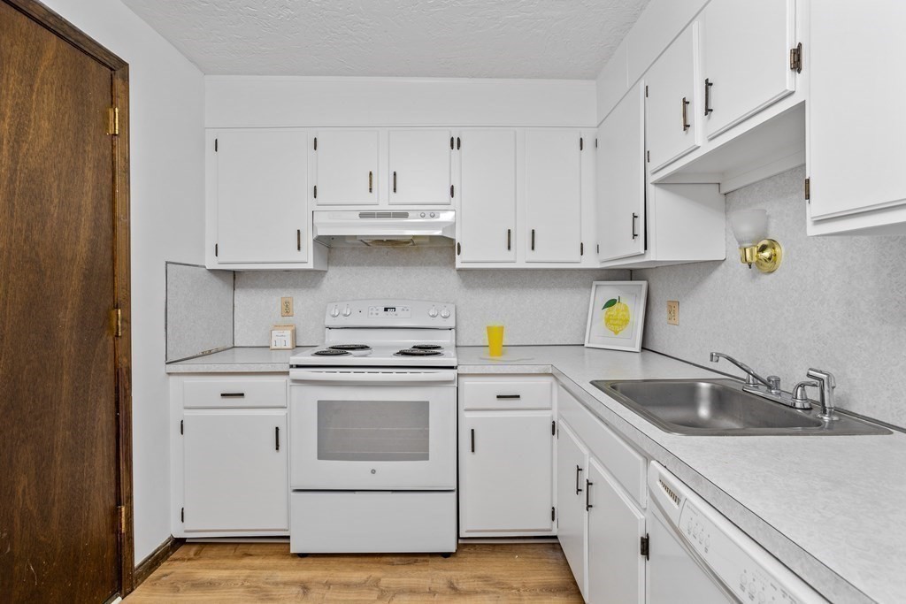 276 Codman Hill Road, Unit 33A Boxborough, MA 01719 - Photo 6 of 34