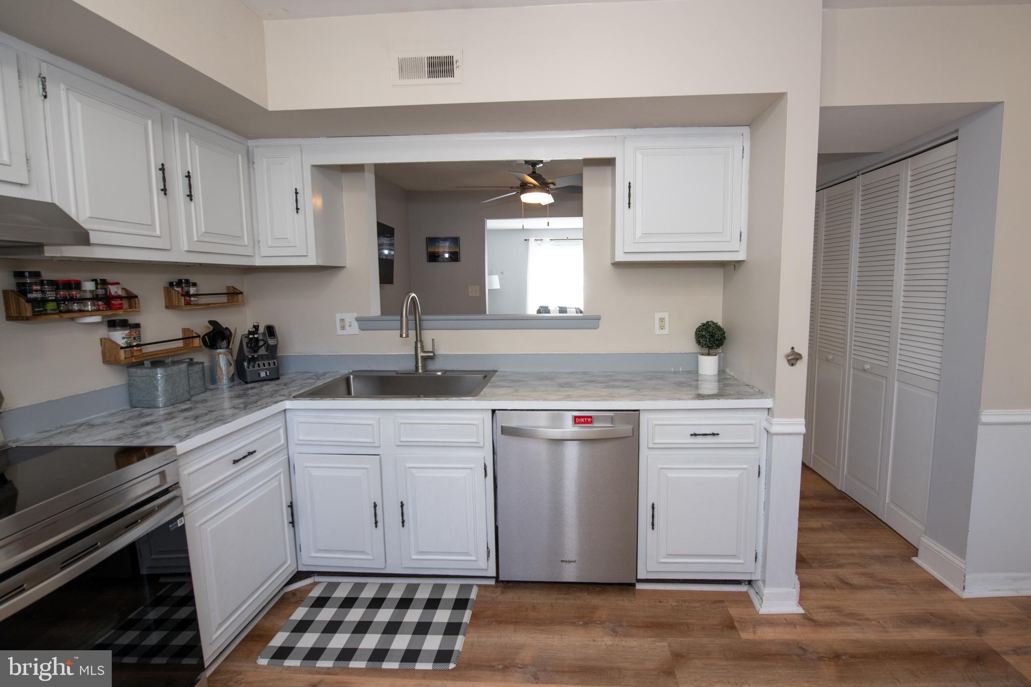 1000 Jacksonville Road, Unit 18 Warminster, PA 18974 - Photo 17 of 46 Kitchen