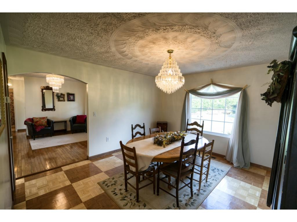 19089 Cleveland Road Abingdon, VA 24211 - Photo 4 of 17 Elegant Dining Room