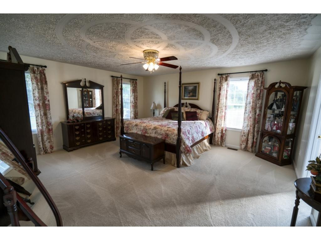 19089 Cleveland Road Abingdon, VA 24211 - Photo 6 of 17 Huge Master Suite