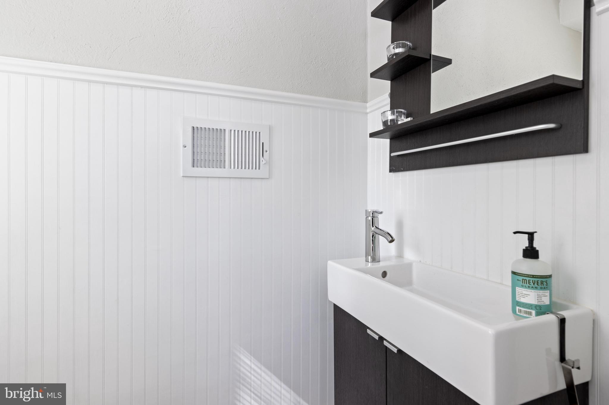 129 Clover Hill Lane Wayne, PA 19087 - Photo 22 of 41 a bathroom with a sink and a mirror