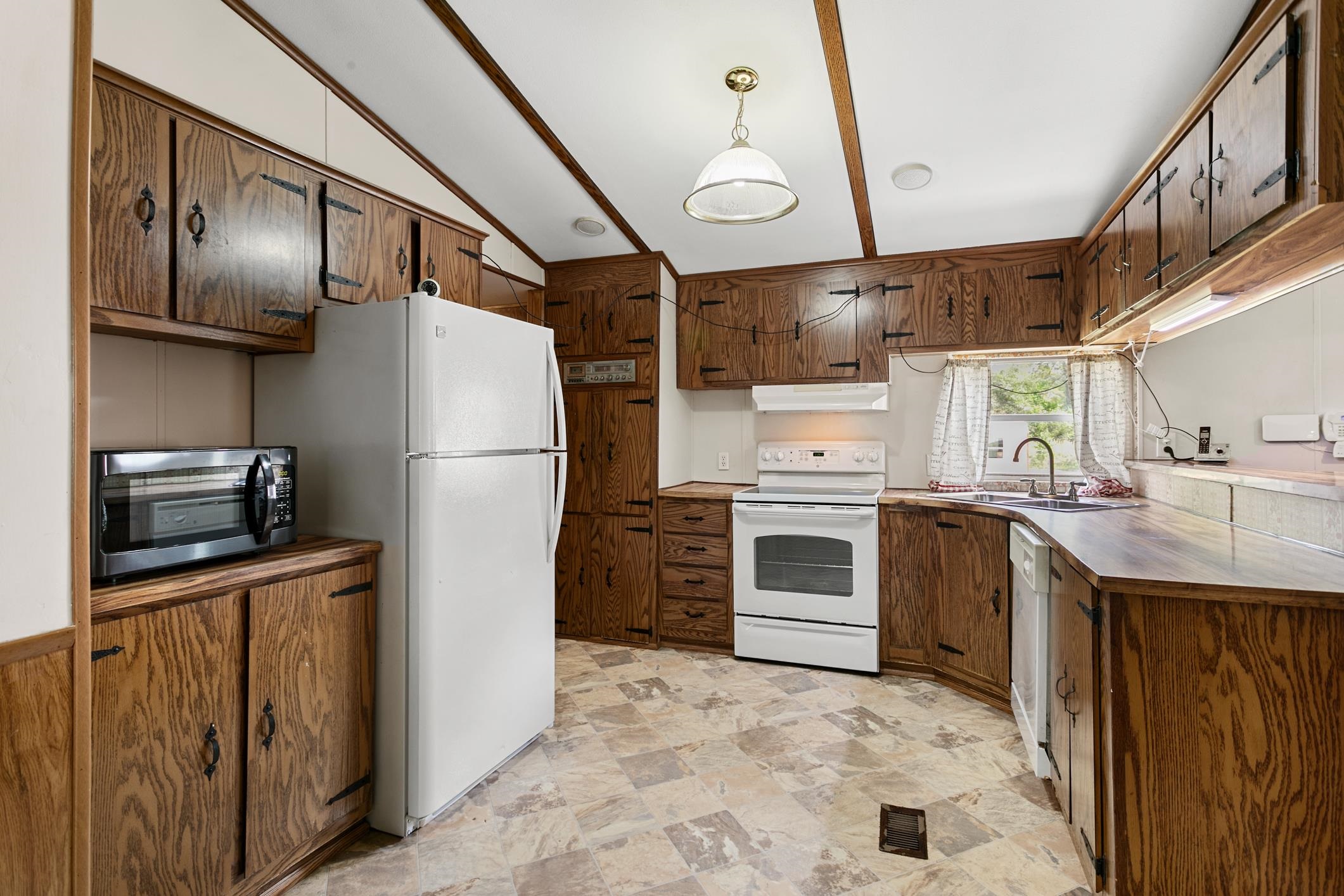 3913 Randall Road Green Cove Springs, FL 32043 - Photo 12 of 43 a kitchen with stainless steel appliances a refrigerator sink and stove