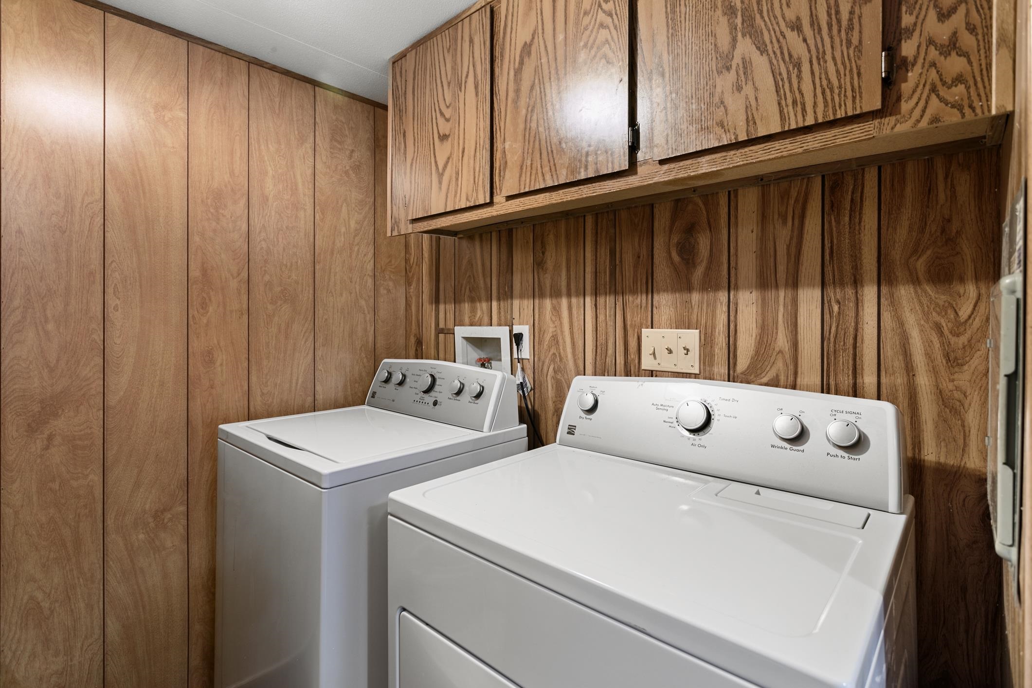 3913 Randall Road Green Cove Springs, FL 32043 - Photo 15 of 43 a utility room with dryer and washer