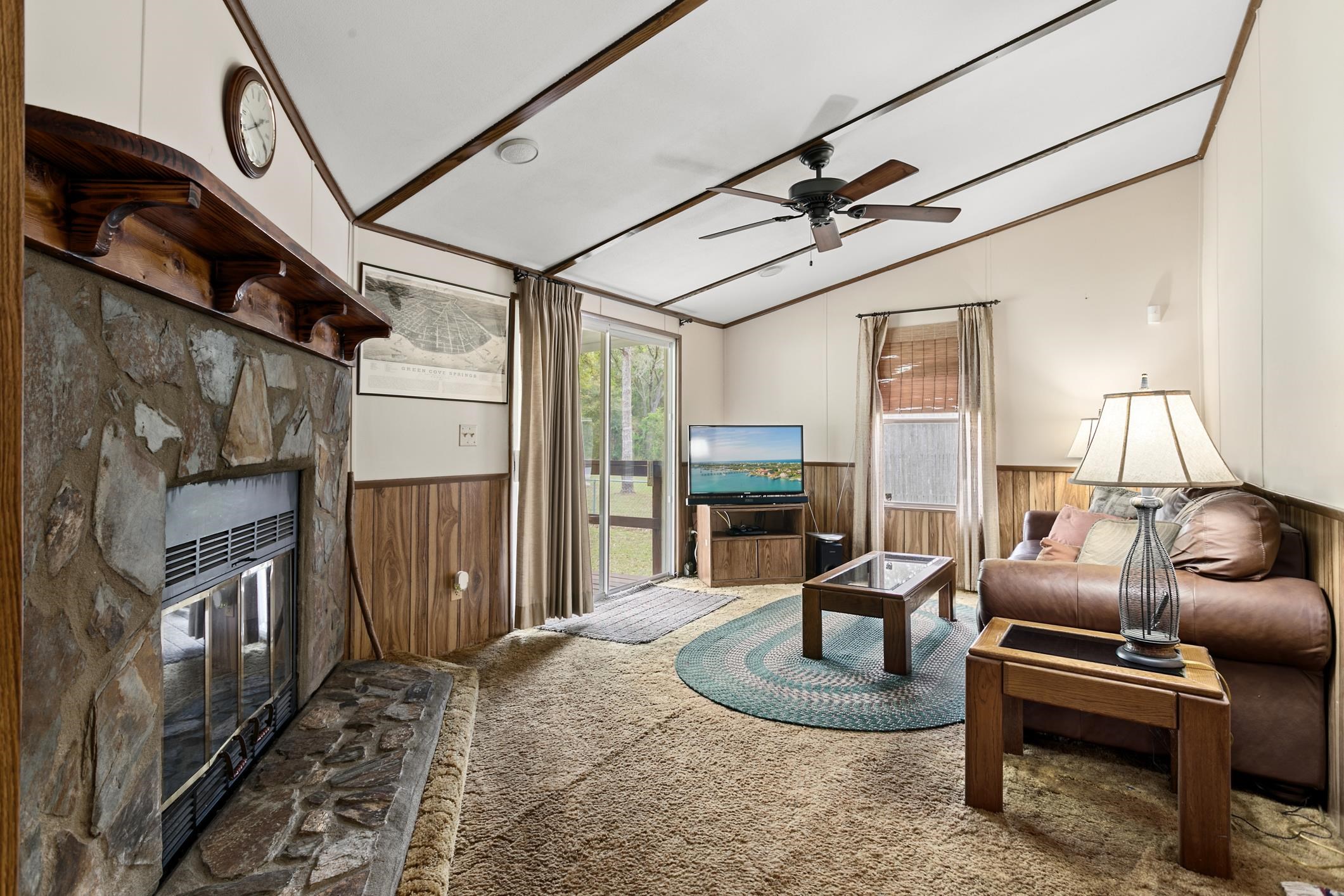 3913 Randall Road Green Cove Springs, FL 32043 - Photo 19 of 43 a living room with furniture